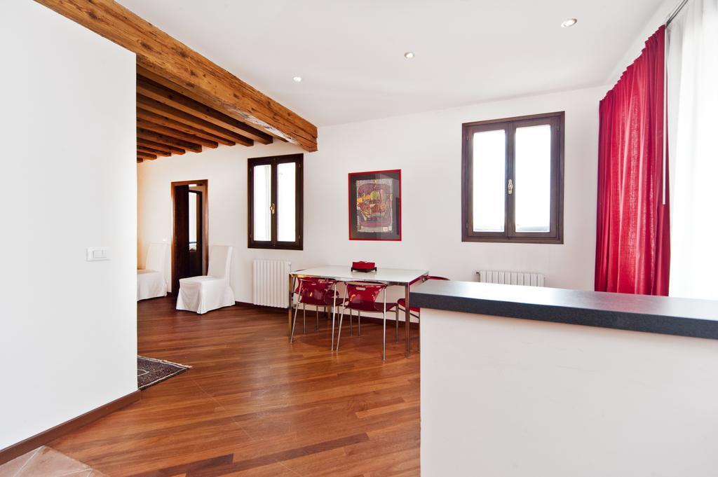Elegant Terrace Apartment Near Piazza San Marco Last Floor No Lift Venice Bilik gambar